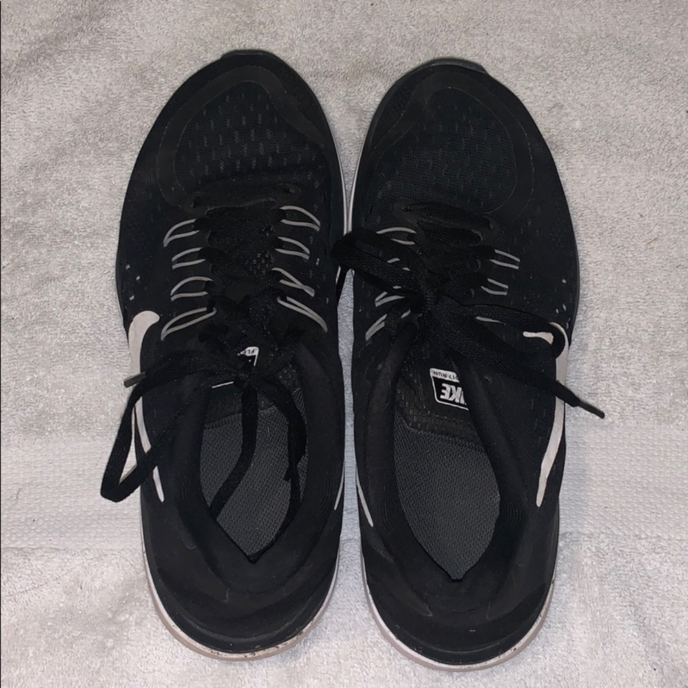 Nike Tennis Shoes